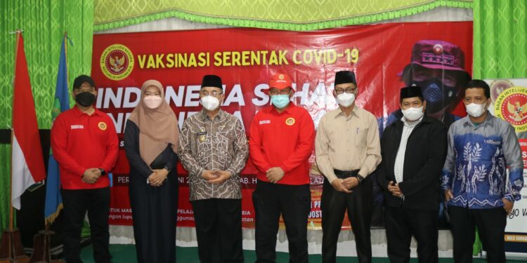 WUJUDKAN KEKEBALAN KELOMPOK, PEMKAB HSS BERSAMA BIN GELAR VAKSINASI MASSAL DI STAI DARUL ULUM KANDANGAN