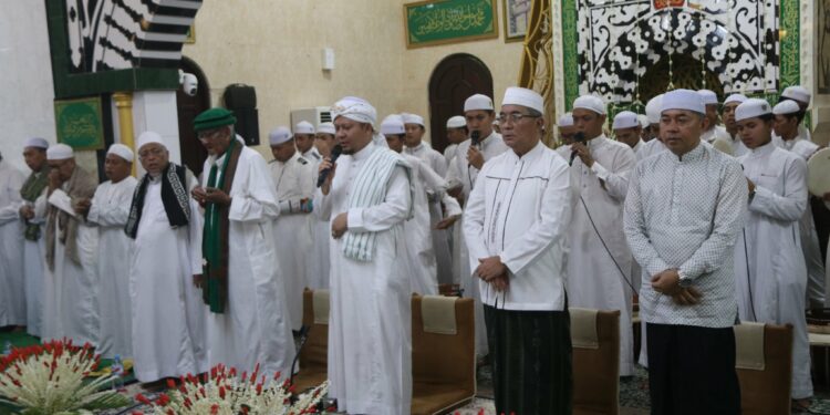 BUPATI HSS HADIRI ACARA HAUL SYEKH SEMMAN AL MADANI