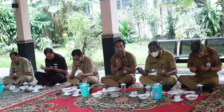 PEMKAB HSS MELAKUKAN SYUKURAN DALAM RANGKA MERAYAKAN HARI RAYA QURBAN