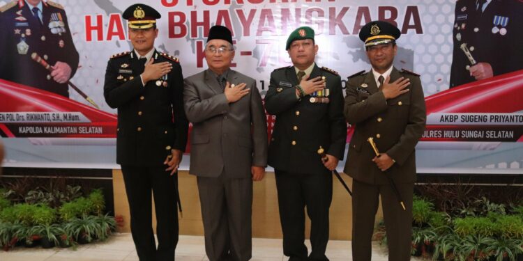 BUPATI HSS HADIRI PERINGATAN HARI BHAYANGKARA KE-76 SECARA VIRTUAL