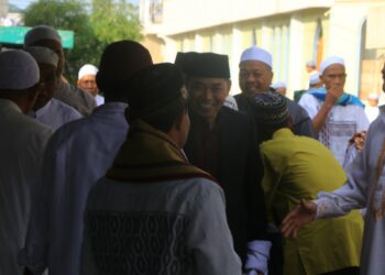Wakil Bupati Hulu Sungai Selatan (HSS) Syamsuri Arsyad, S.AP, MA bersama masyarakat Daha, khususnya masyarakat Kecamatan Daha Utara, melaksanakan Sholat Idul Adha 1443 Hijriyah di Masjid Jami Ibrahim, Kecamatan Daha Utara. Minggu