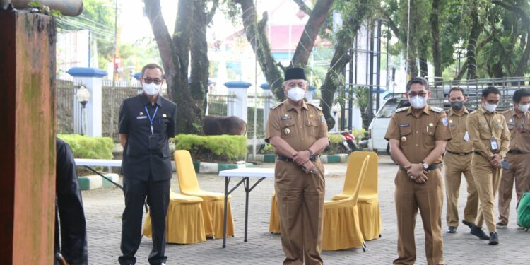 JAJARAN SEKRETARIAT DAERAH KAB. HSS LAKSANAKAN IBADAH KURBAN