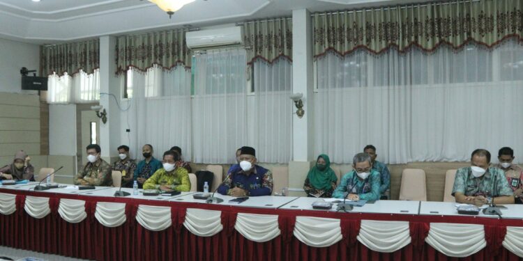 Pemkab HSS menggelar Rapat Monitoring dan Evaluasi Percepatan Penyerapan Dana Pembangunan