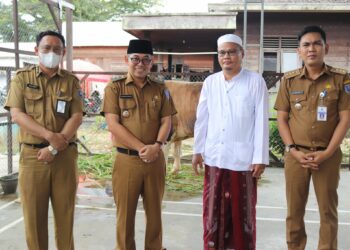 WABUP HSS SERAHKAN HEWAN KURBAN PRIBADINYA UNTUK PONPES AL-MURADIYAH