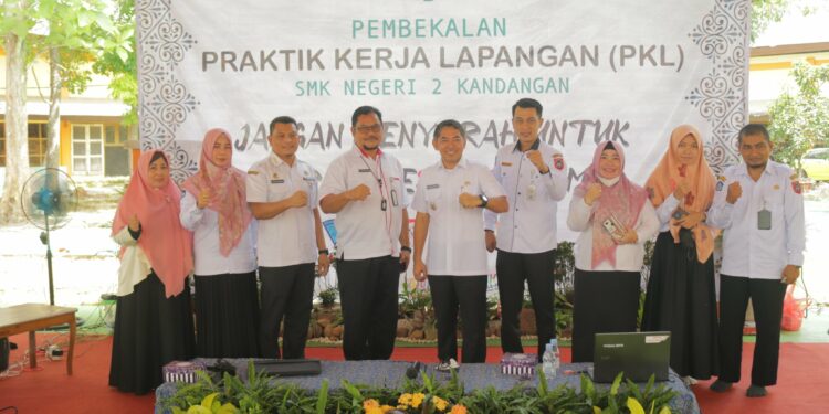 WABUP HSS MOTIVASI SISWA & SISWI SMK NEGERI 2 KANDANGAN UNTUK SELALU PERCAYA DIRI DALAM MENCAPAI IMPIAN