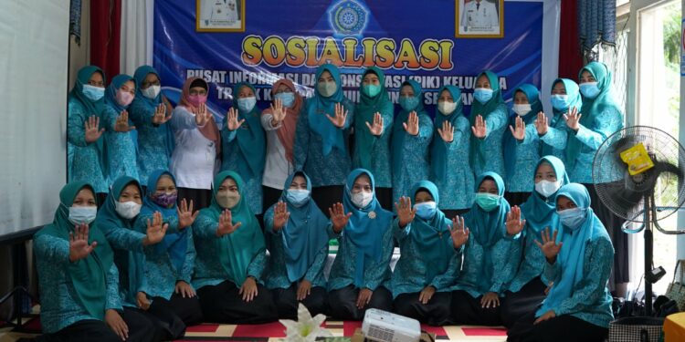 TP-PKK KAB HSS MELAKSANAKAN PEMBINAAN DI DESA TAMBINGKAR KEC. KALUMPANG