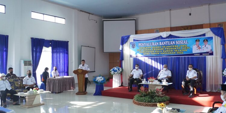 PEMKAB HSS MENYALURKAN BANTUAN SOSIAL PROGRAM RUMAH SEJAHTERA DAN USAHA EKONOMI PRODUKTIF