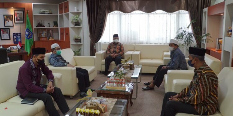 BUPATI TERIMA SILATURRAHMI PARA PENGURUS MUI HSS