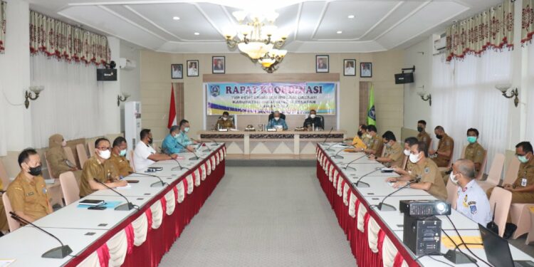 BUPATI PIMPIN LANGSUNG RAKOR TPID HSS