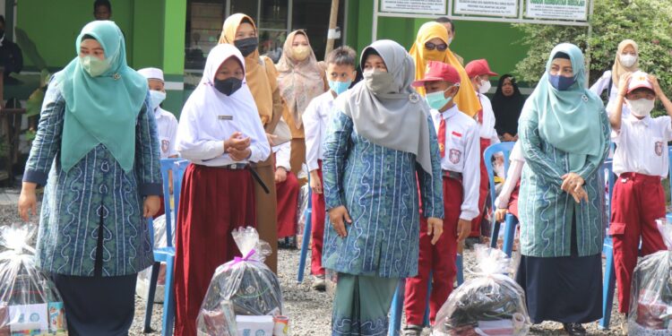 GNOTA Serahkan Perlengkapan Sekolah Untuk Siswa SD Tahun 2022