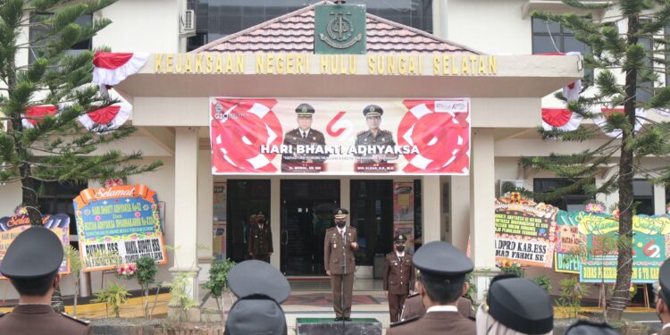 Gelar Upacara Peringatan Hari Bhakti Adhyaksa  Ke-62 , Kajari Kab. HSS: Masyarakat Harus Patuh Dan Taat Kepada Aturan