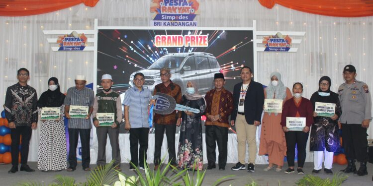 Wabup HSS Hadiri Pesta Rakyat Simpedes