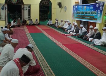 PEMBKAB HSS LAKSANAKAN SHOLAT SUBUH JUM’AT BERKAH BERSAMA MASYARAKAT DESA KARANG JAWA