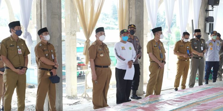 BUPATI HSS MENINJAU LANGSUNG PERSIAPAN PELAKSANAAN HAULAN GURU KAPUH