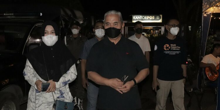 BUPATI HULU SUNGAI SELATAN KUNJUNGI PASAR BLAURAN KANDANGAN