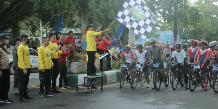 WAKIL BUPATI HSS LEPAS 440 GOWESER TOUR DE LOKSADO 2022