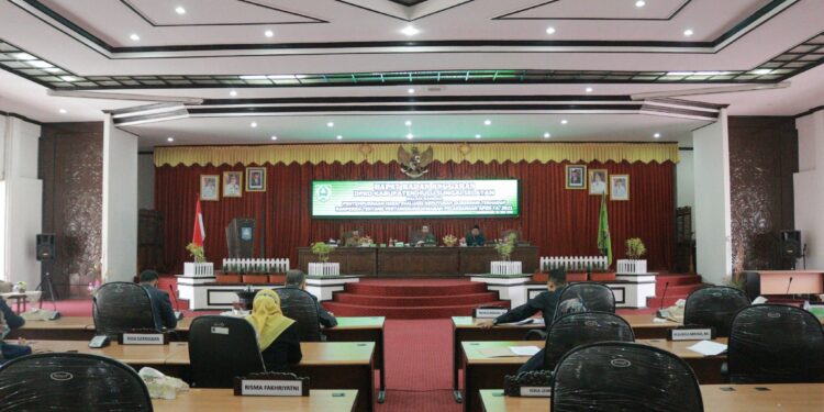 Pemkab. HSS bersama DPRD Kab. HSS menggelar Rapat Badan Anggaran DPRD