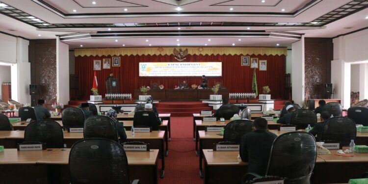 “RAPAT PARIPURNA PEMBICARAAN TINGKAT II ATAS RANPERDA PAJAK DAERAH & RETRIBUSI DAERAH DI KABUPATEN HULU SUNGAI SELATAN”