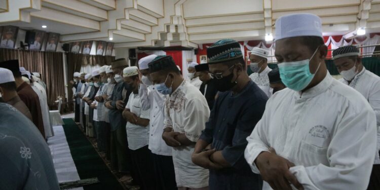 Sholat Subuh Berjamaah Dan Pengajian Rutin Subuh Rabu Lingkup Pemkab. HSS