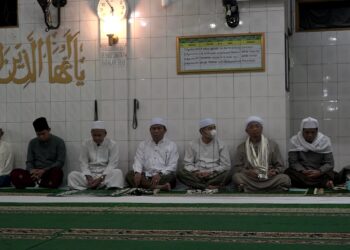 PEMBKAB HSS LAKSANAKAN SHOLAT SUBUH JUM’AT BERKAH BERSAMA MASYARAKAT DI MASJID AL-MINNAH