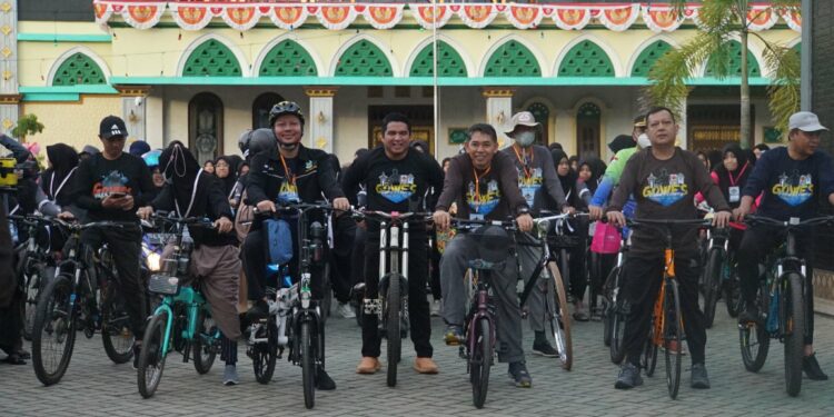 Wabup HSS Mengikuti Gowes Bersama Santri dan Santriwati Ponpes Dalpa Dalam Rangka Menyambut Tahun Baru Islam 1444 Hijriah