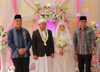 BUPATI DAN WAKIL BUPATI HSS MENJADI SAKSI NIKAH AKHMAD MAULIDI RAHMAN & NUR ANNISA