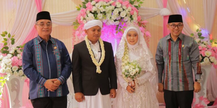 BUPATI DAN WAKIL BUPATI HSS MENJADI SAKSI NIKAH AKHMAD MAULIDI RAHMAN & NUR ANNISA