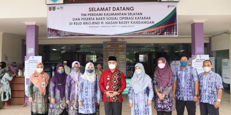 Bupati HSS Tinjau Langsung Bakti Sosial Operasi Katarak Di RSUD BHHB Kandangan