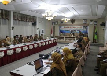 BUPATI HSS PIMPIN RAPAT EVALUASI REALISASI PENDAPATAN ASLI DAERAH