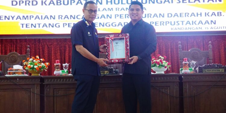 Sekda Kab. HSS Hadiri Rapat Paripurna DPRD Kab. HSS