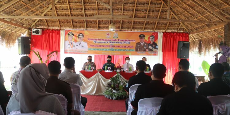 Tandatangani MoU, Kejari Dampingi KONI Kab. HSS Kelola Dana Hibah