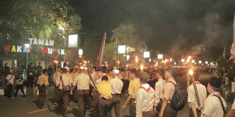 HARI JADI PRAMUKA KE-61 & HARI JADI PROVINSI KALIMANTAN SELATAN KE-72 DIMERIAHKAN DENGAN PAWAI OBOR KELILING