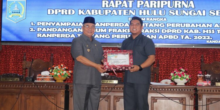 Sampaikan RAPBD Perubahan TA 2022, Bupati HSS : Pelu Diajukan Untuk Penyesuaian Perubahan Target Pendapatan Daerah