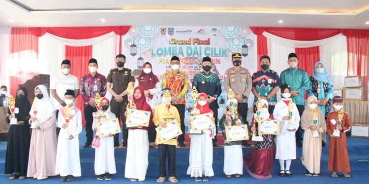 BUPATI HSS APRESIASI GRAND FINAL LOMBA DAI CILIK PIALA PAMAN BIRIN TINGKAT SD/MI SE KABUPATEN HULU SUNGAI SELATAN