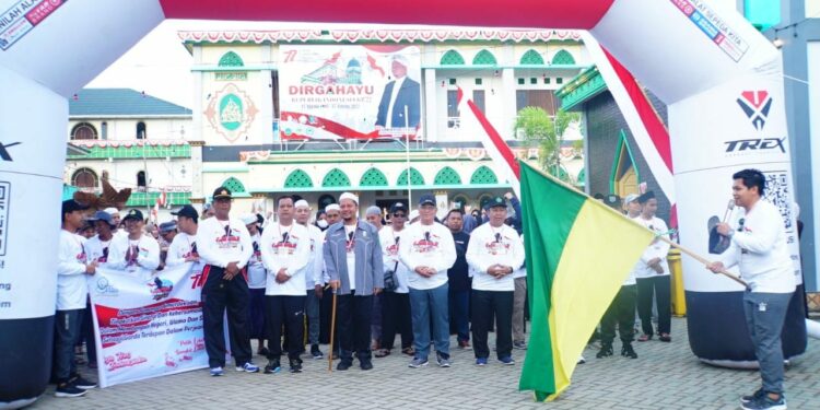 Bupati HSS Drs. H. Achmad Fikry M.AP Jalan Santai dan Semangat Bersama Keluarga Besar Abna As-Syairazi