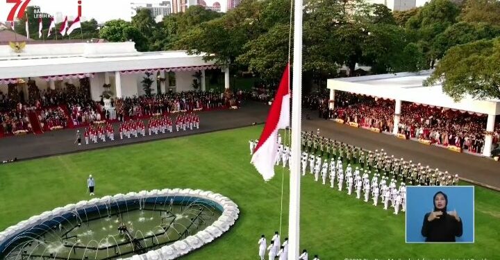Wabup HSS Mengikuti Upacara Penurunan Bendera Negara Sang Merah Putih Secara Virtual