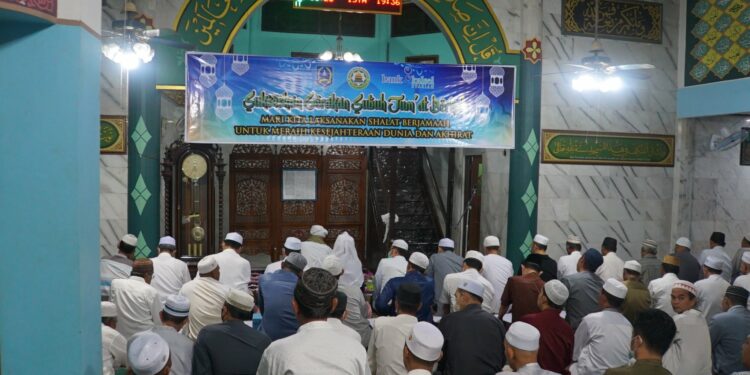 Pemkab HSS Kembali Menggelar Kegiatan Gerakan Subuh Jum’at Berkah di Masjid Quba Amawang Kanan