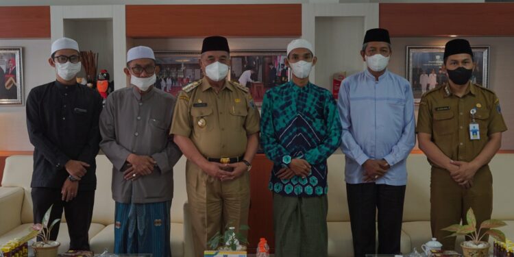 BUPATI HSS TERIMA UNDANGAN HAULAN DATU TANIRAN Ke 162