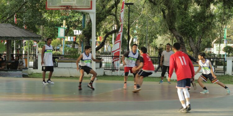 Basketball Kab. HSS Menggelar “Exhibition Game” di Lapangan Basket Lambung Mangkurat Kandangan