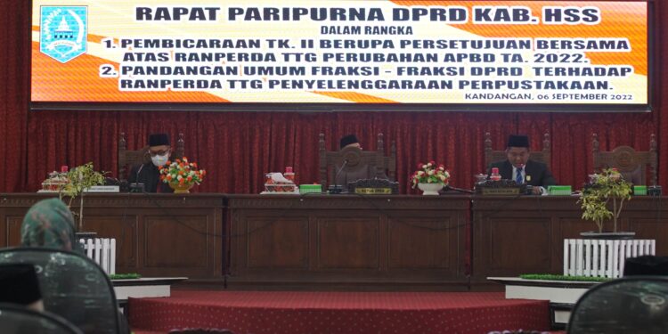 Sekda Kab. HSS Menghadiri Rapat Paripurna DPRD Kab. HSS
