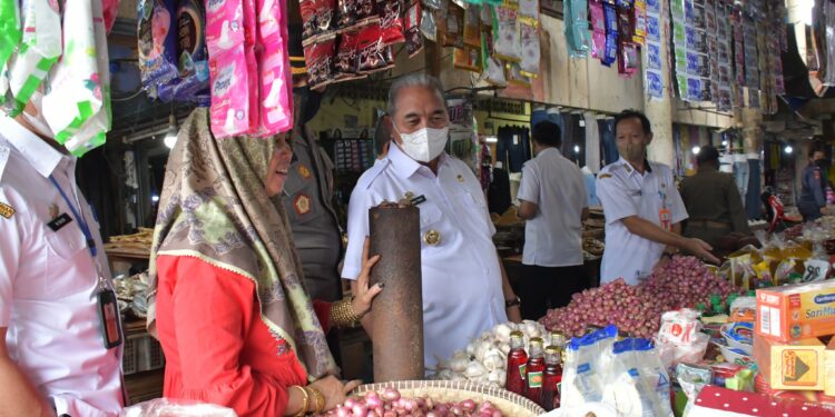 Peninjauan Harga Bahan Pokok di Pasar Los Batu Kandangan