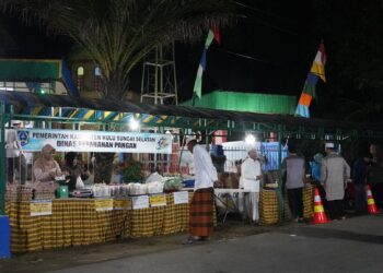 Bupati HSS Meninjau Pasar Murah Basubuhan