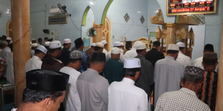 DIHADIRI SEKDA, MUNING BARU MENJADI PELAKSANAAN SHOLAT SUBUH JUM’AT BERKAH