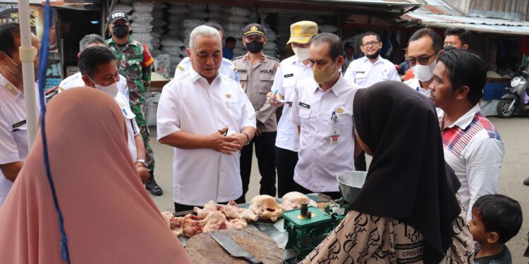 Peninjauan Harga Bahan Pokok di Pasar Negara