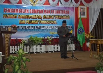Bupati Mengambilan Sumpah Dan Melantikan Pejabat Administrator, Pejabat Pengawas Dan Pejabat Fungsional Lingkup Pemerintah Kabupaten Hulu Sungai Selatan