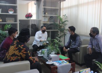 WABUP HSS TERIMA SILATURAHMI MAHASISWA ASRAMA MUNGGU RAYA