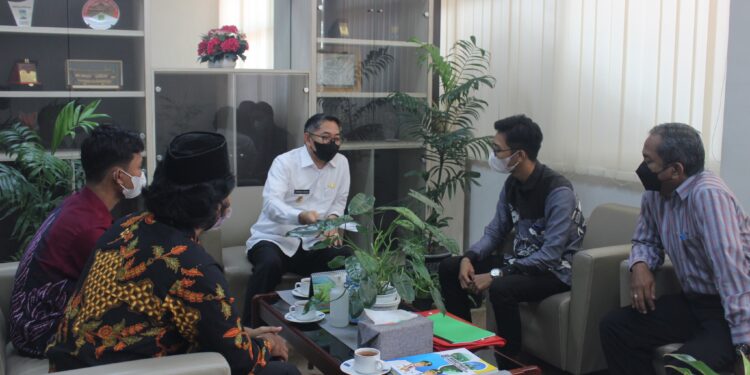 WABUP HSS TERIMA SILATURAHMI MAHASISWA ASRAMA MUNGGU RAYA