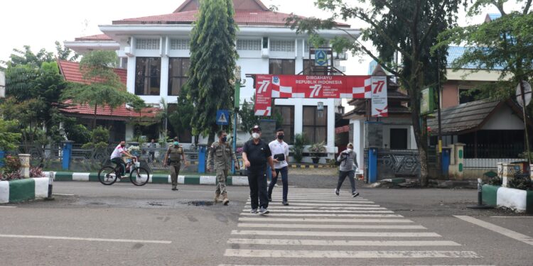 PAGI INI PEMKAB HSS AWALI GERAKAN KE KANTOR TANPA KENDARAAN BERMOTOR