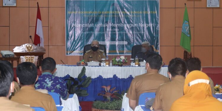 BUPATI HSS BUKA RAPAT KOORDINASI PENDATAAN AWAL REGISTRASI SOSIAL EKONOMI TAHUN 2022