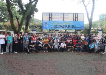 Saksikan Perlombaan Tradisional Dihalaman Kantor Sekretariat Daerah